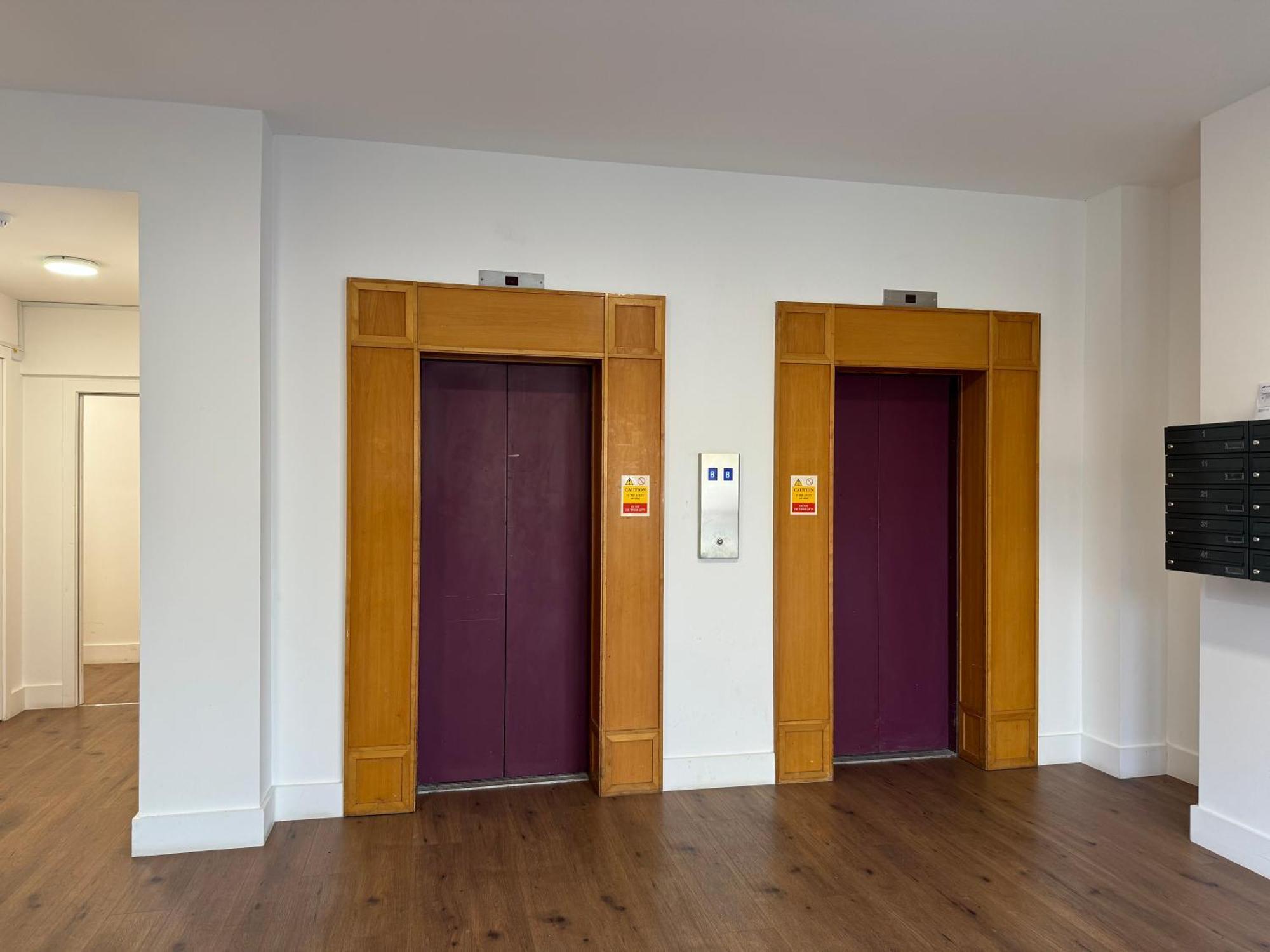 Modern One-Bedroom Apartment Swindon Bagian luar foto