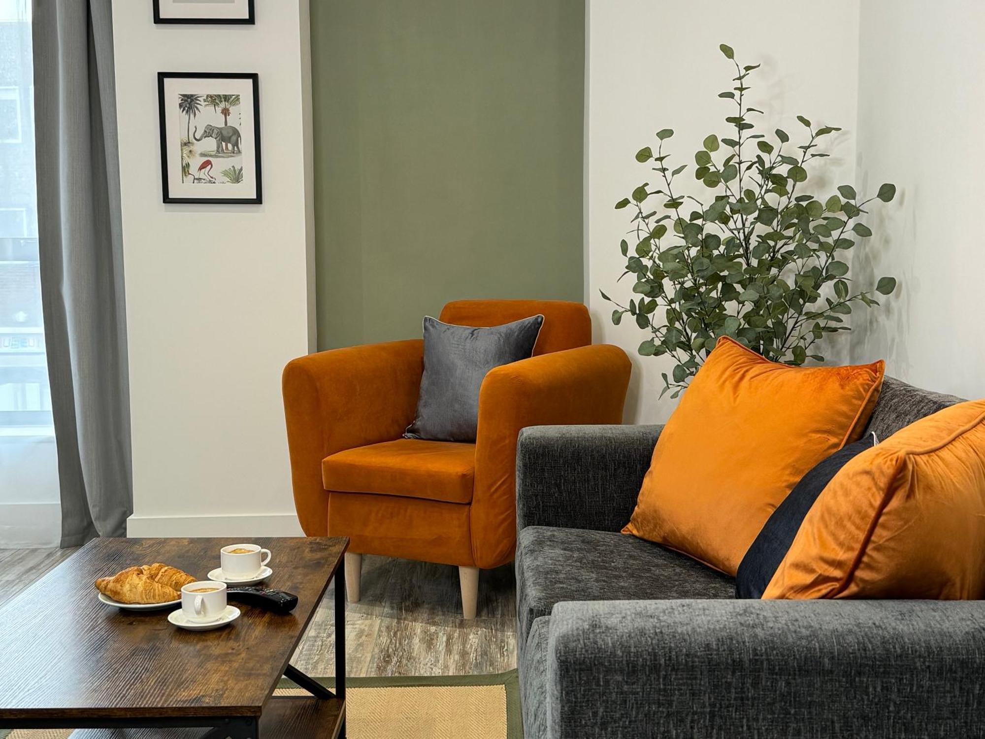 Modern One-Bedroom Apartment Swindon Bagian luar foto