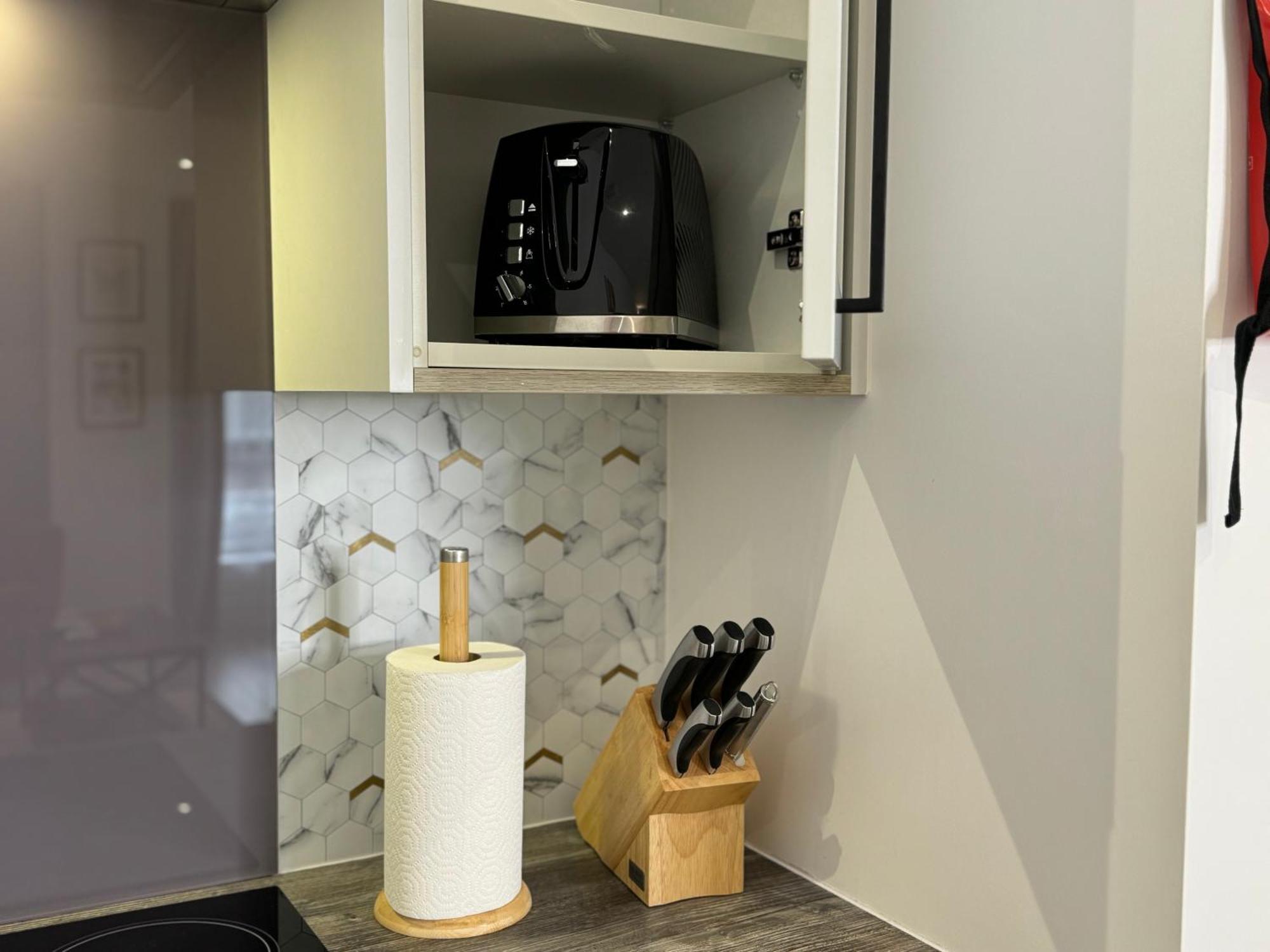 Modern One-Bedroom Apartment Swindon Bagian luar foto