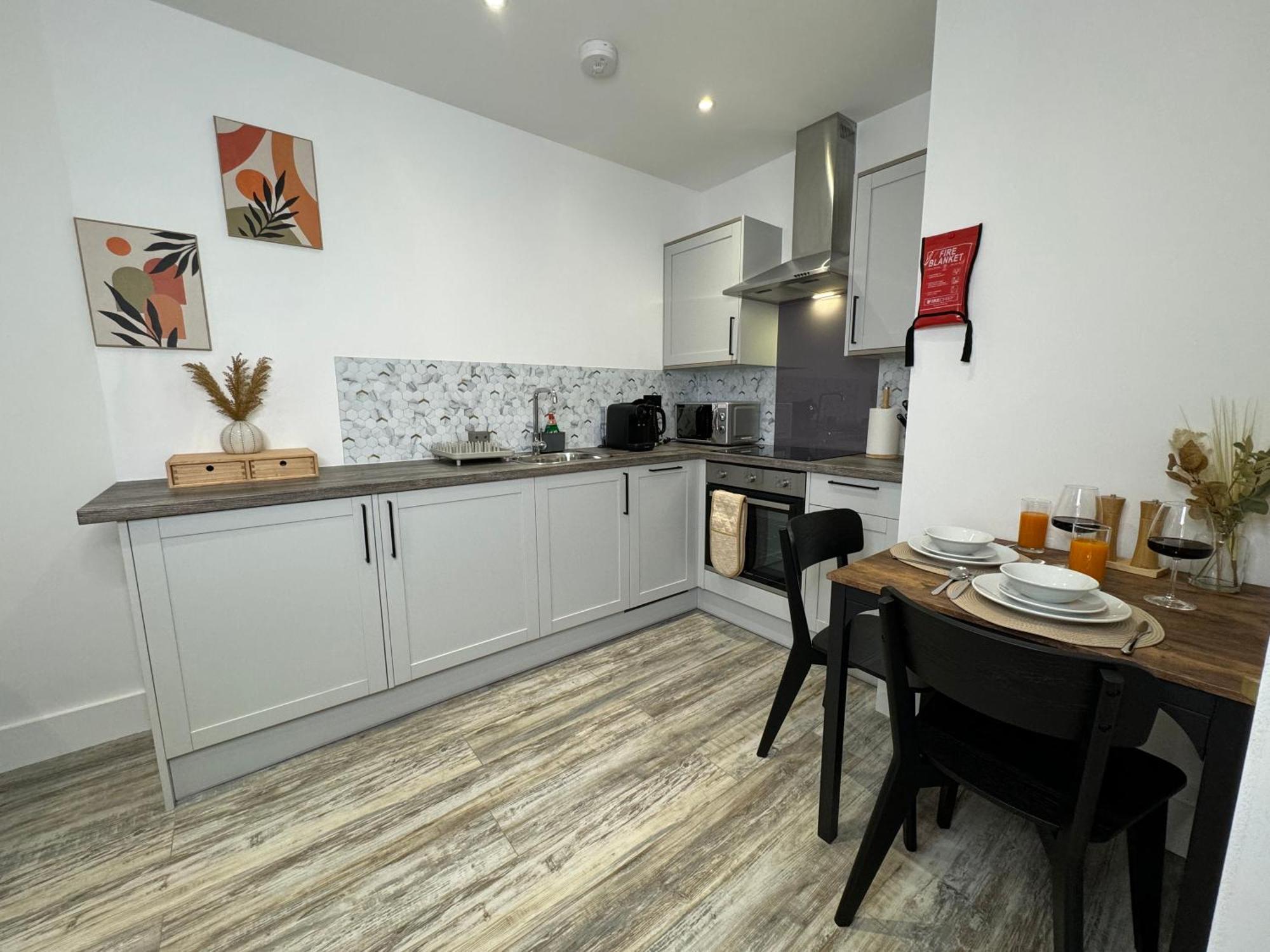 Modern One-Bedroom Apartment Swindon Bagian luar foto