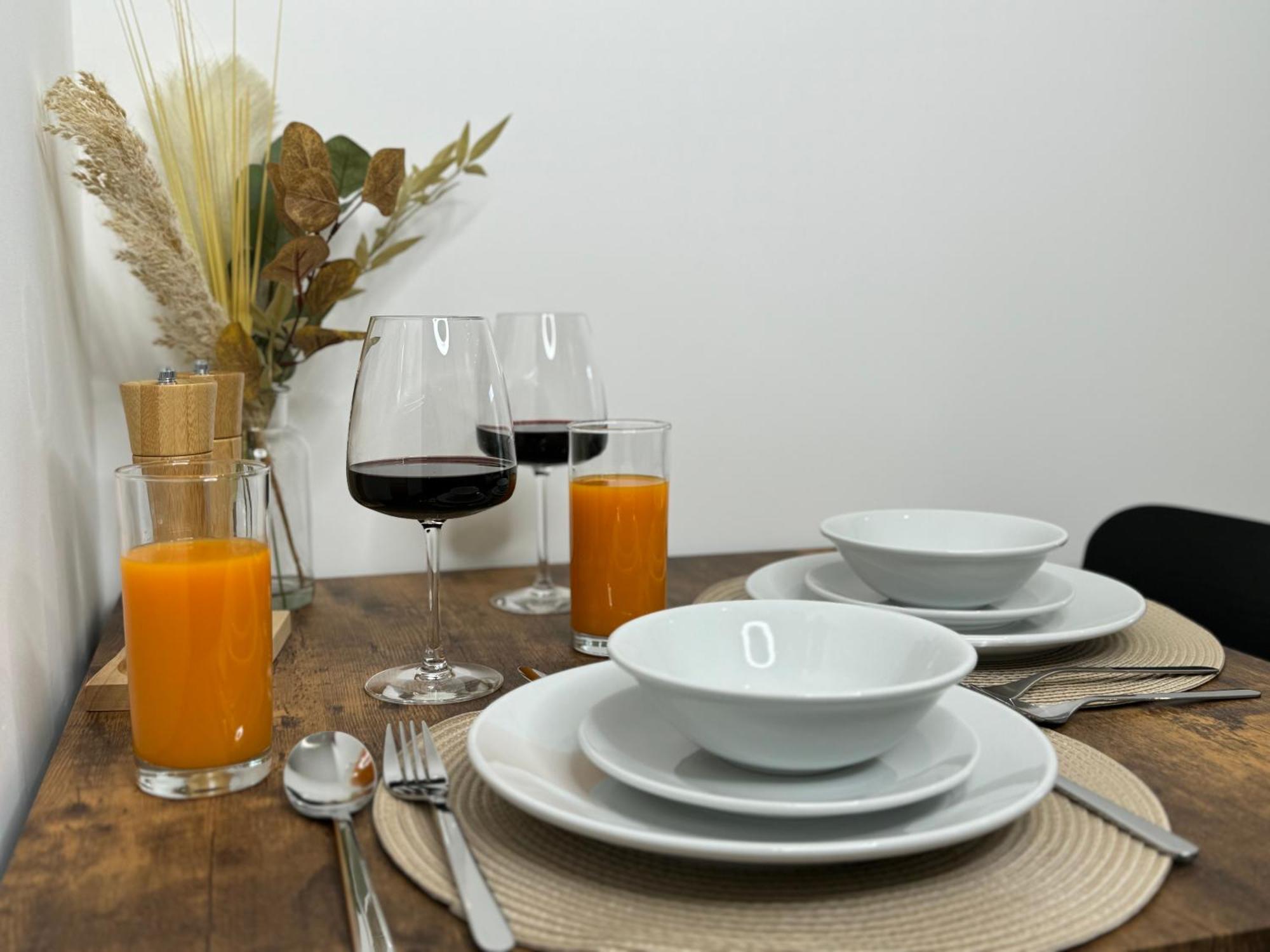Modern One-Bedroom Apartment Swindon Bagian luar foto