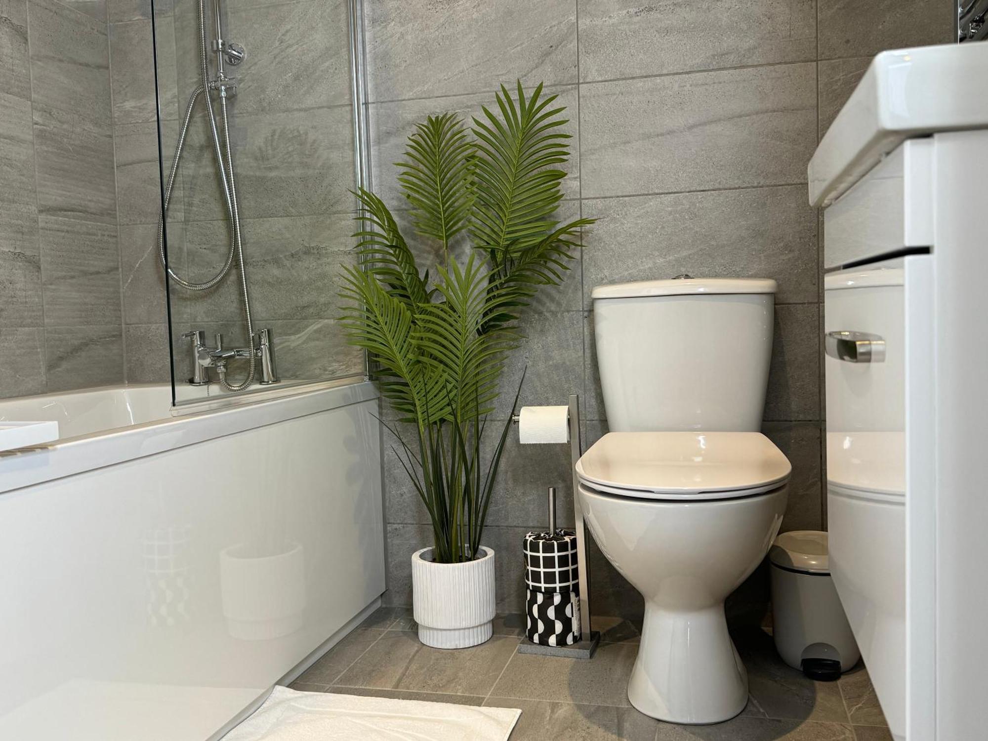 Modern One-Bedroom Apartment Swindon Bagian luar foto